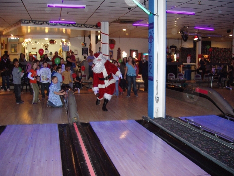 Santa showing off his skills as the kids cheer him on!